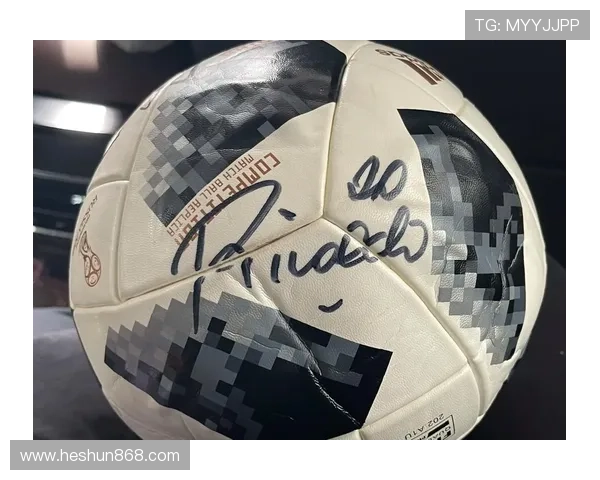 足球明星签名背后的故事与传奇瞬间揭秘